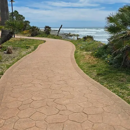 Hello Cosmo Estepona